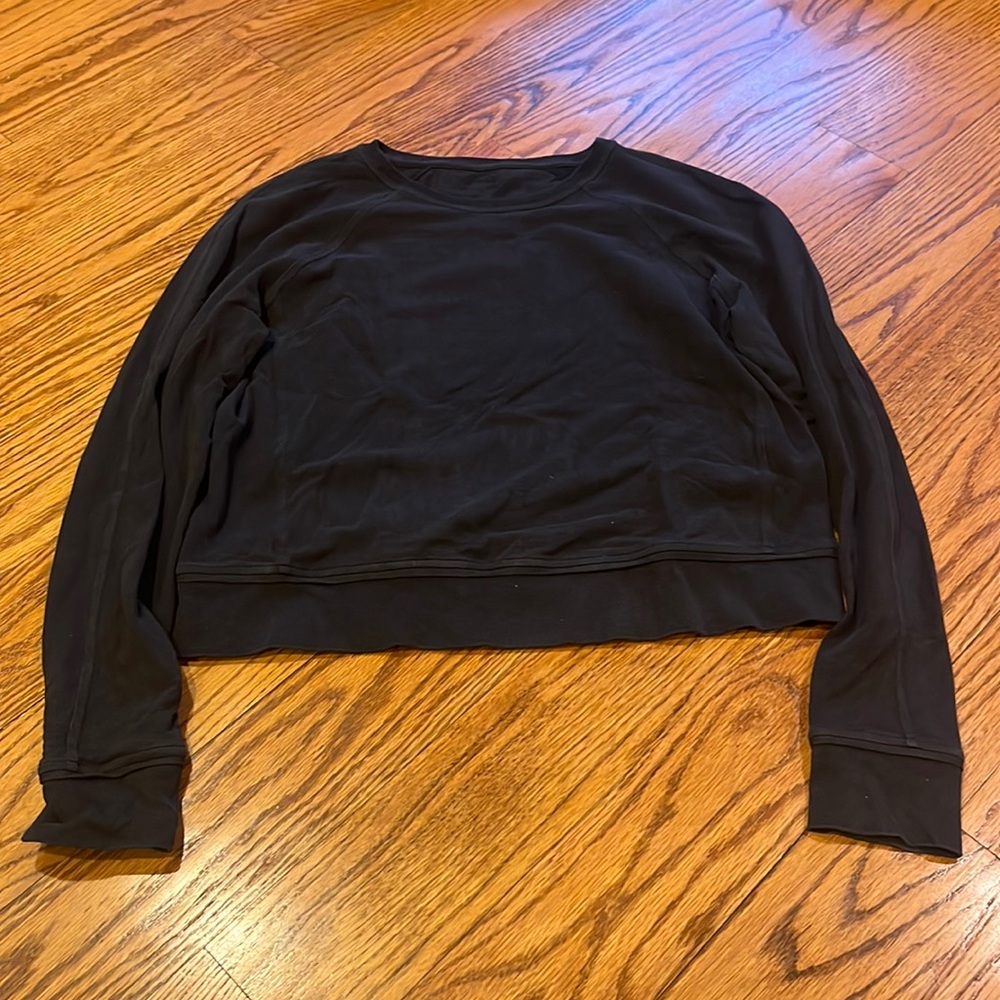 Lululemon Woman’s Black Top